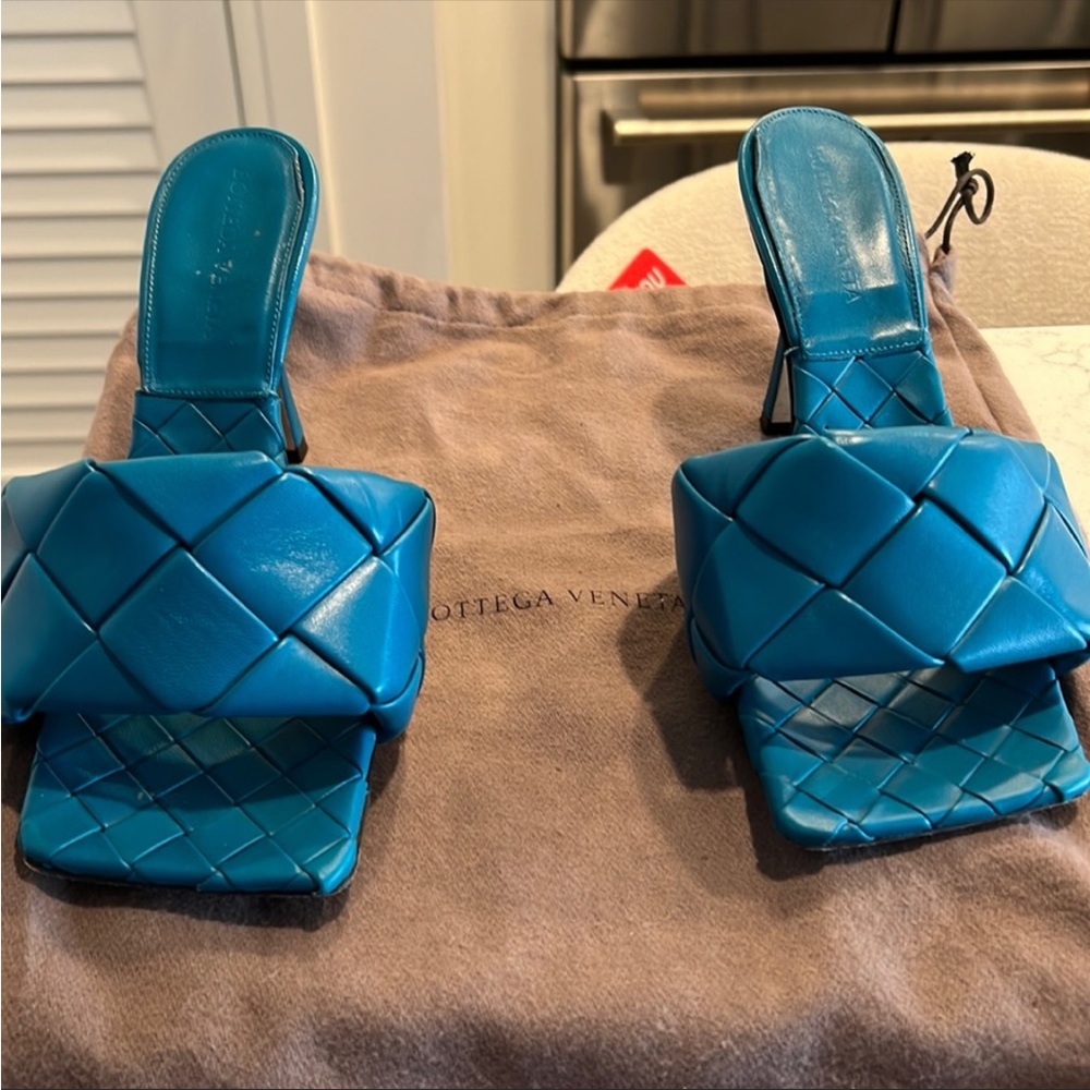 Bottega Veneta quilted mule size 8 1/5 in blue